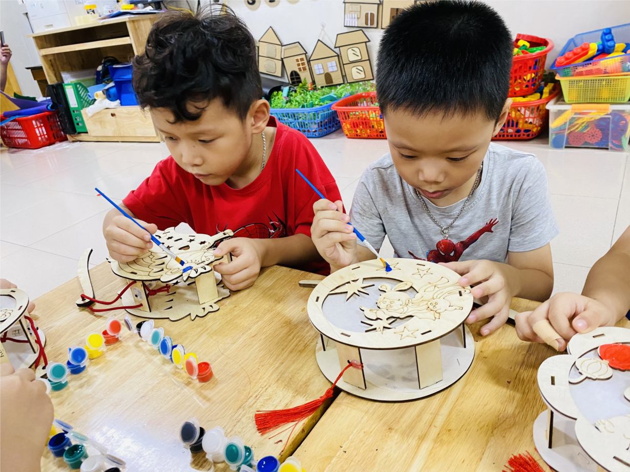 Alvin1 với hoạt động trong tuần Hôi  Tổng kết Trung thu trong mắt em  Bé trang trí đèn lồng